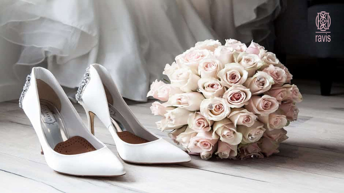 دسته گل عروس| دسته گل| آرایشگاه زنانه| انتخاب دست گل عروس| گل رز انتخاب کلاسیک در دسته گل عروس